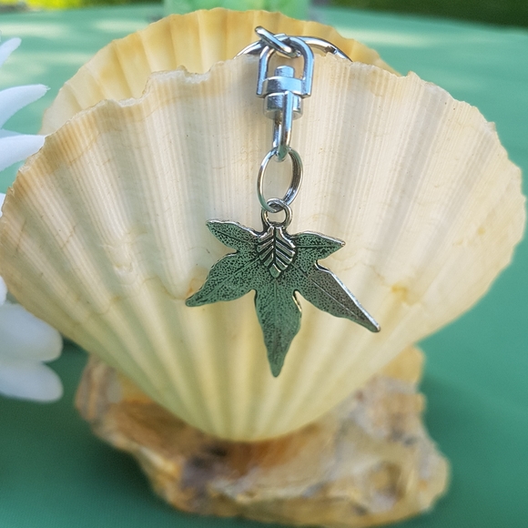 🍁 Nature Leaf Keychain - Picture 6 of 6